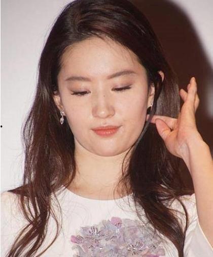 娱乐圈吃瓜刘亦菲是谁啊,揭秘“吃瓜刘亦菲”背后的明星故事